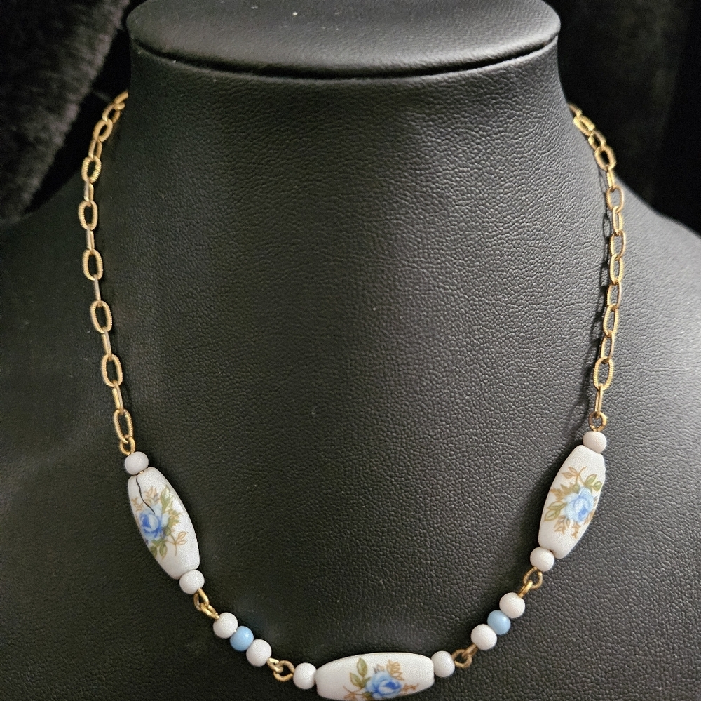 Vintage Beaded Milk Glass Floral Chain Necklace in Gold-Tone